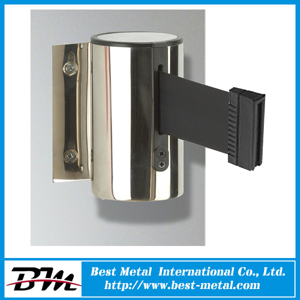 Wall mounted crowd control stanchion